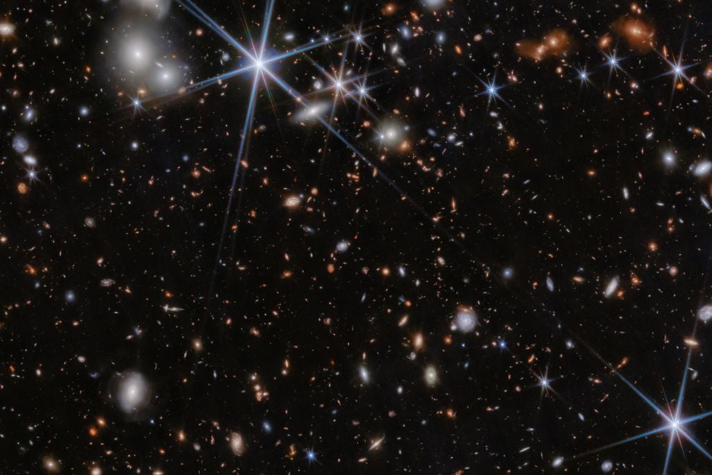 An image of galaxies and stars observed by the Webb Telescope
