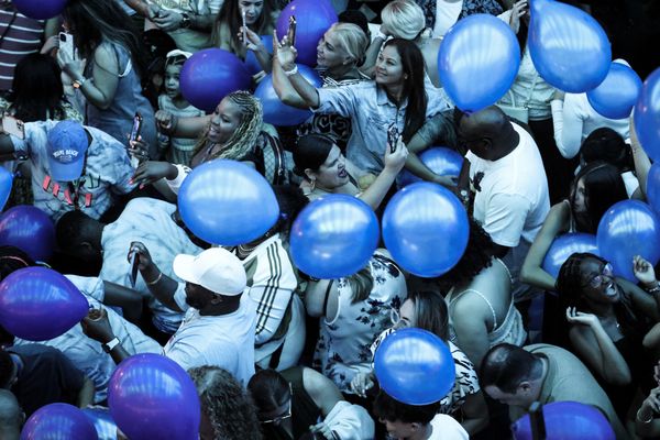 Blue balloons thumbnail
