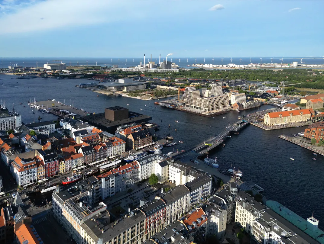 Historic Nyhavn (left) and modern architecture of Christianshavn (right)