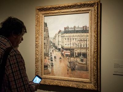 Camille Pissarro&#39;s Rue Saint-Honor&eacute; in the Afternoon, Effect of Rain (1897) hangs at the Thyssen-Bornemisza Museum in Madrid.