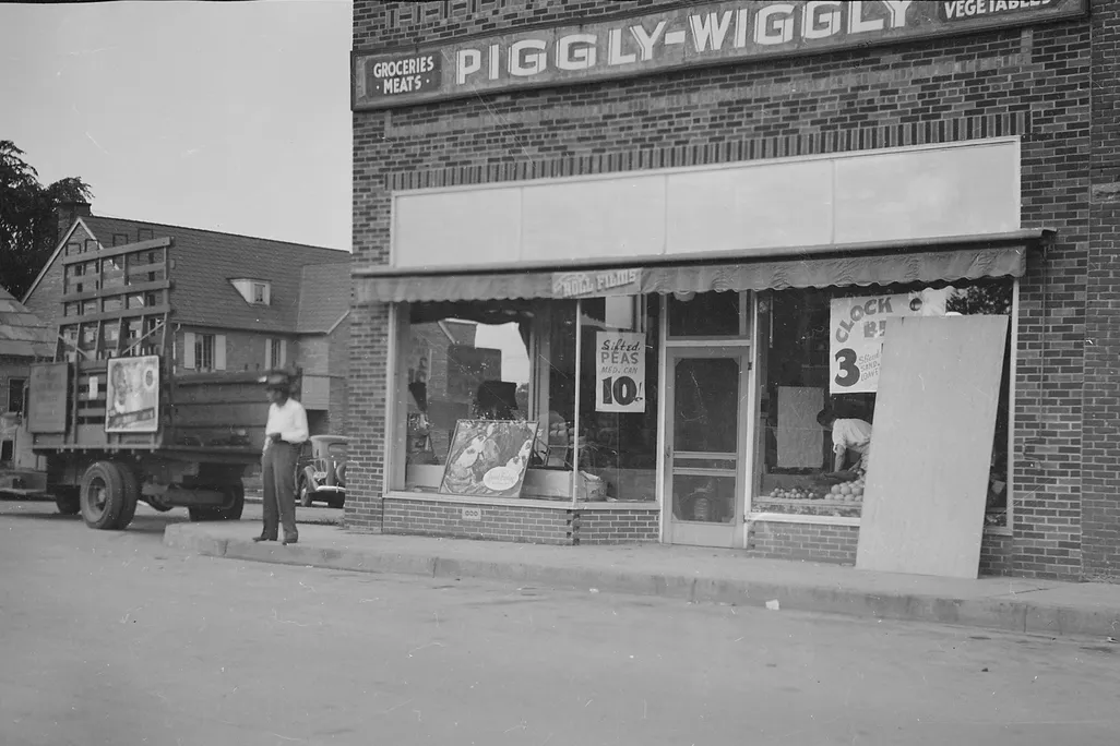 Piggly_Wiggly_grocery_-_NARA_-_280994.jpg