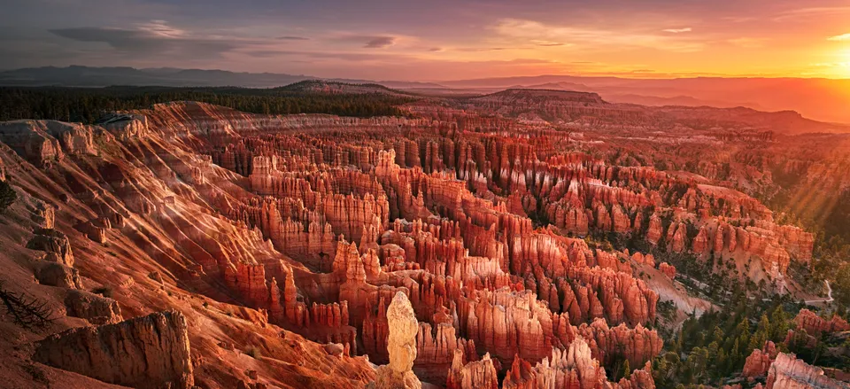 Bryce, Zion, and the Grand Canyon Experience the majesty of Arizona and Utah’s canyon country.