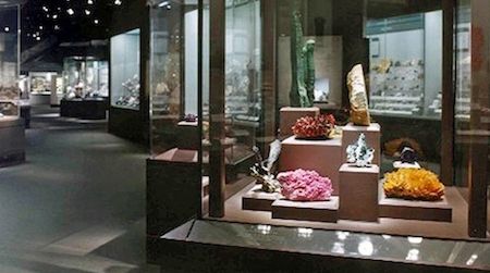The Natural History Museum’s collection of gems sets the stage for a seminar on the enduring and changing fashions of jewelry.