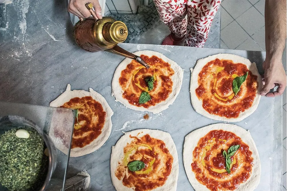 OPENER - At Pizzeria Port’Alba, a cook prepares the ultimate food to go: pizza portafoglio