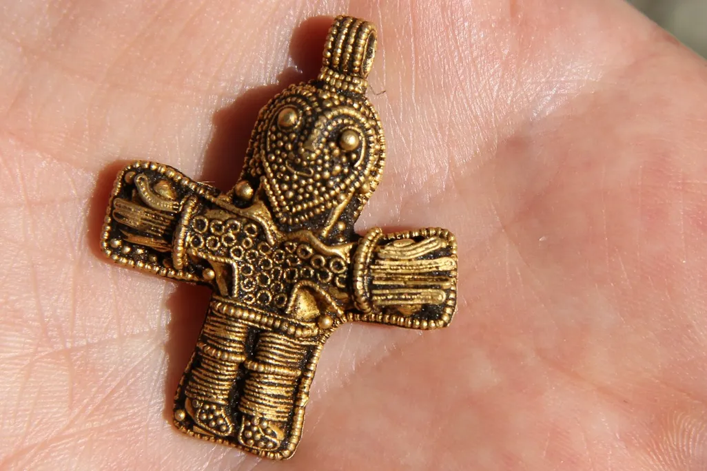 The Aunslev Crucifix