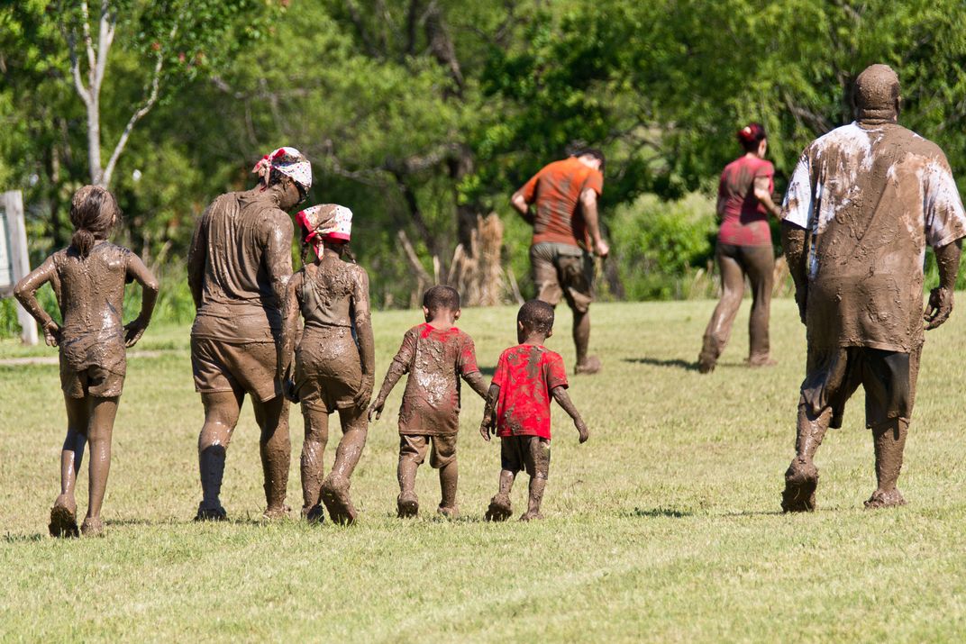 A Family Tackles the Muddy Miler Smithsonian Photo Contest
