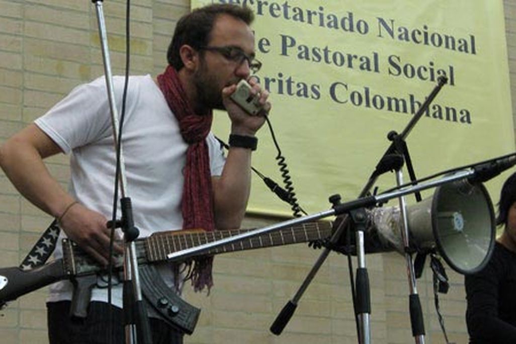 Cesar Lopez and his escopetarra