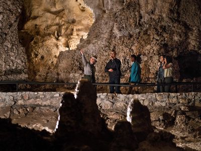 A park ranger gives the Obama family a tour of Carlsbad Caverns National Park in 2016.