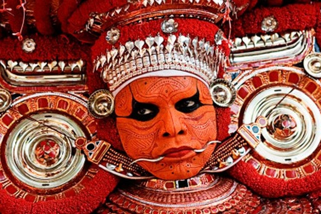 red-costume-388.jpg