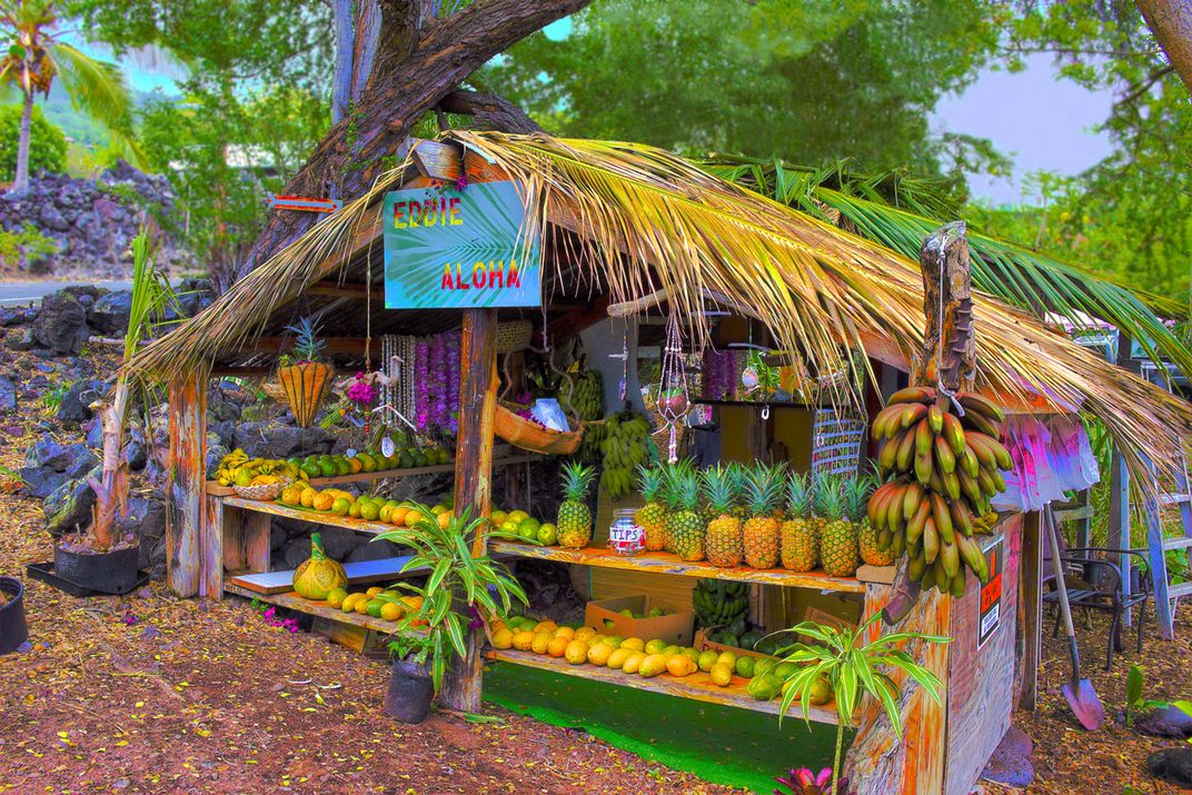 A fruit stand near Captain Cook's monument on the Big Island of Hawaii | Smithsonian Photo ...