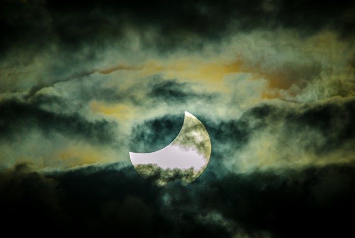 partial solar eclipse wallpaper