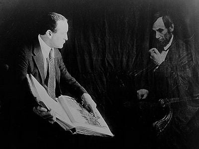 Houdini exposed fake Spiritualist practices by having&nbsp;himself photographed&nbsp;with the &quot;ghost&quot; of Abraham Lincoln.