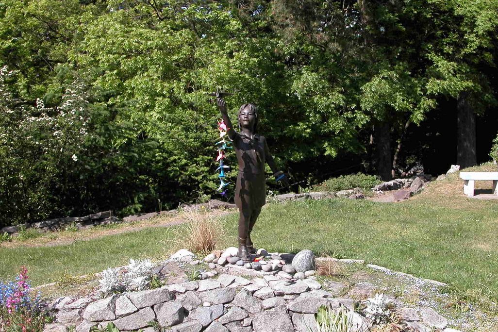 statue