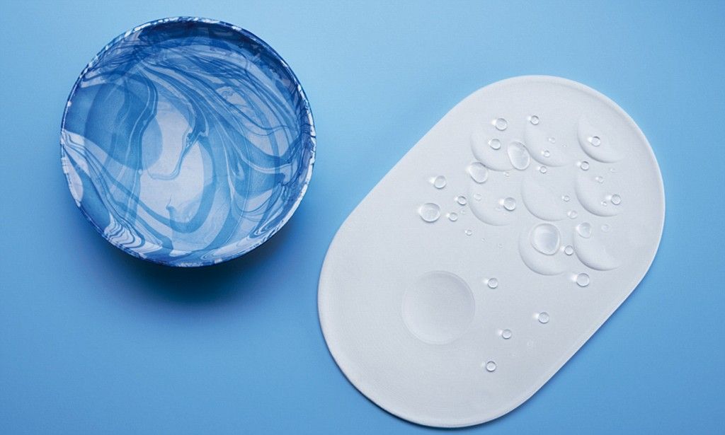 Self cleaning plate