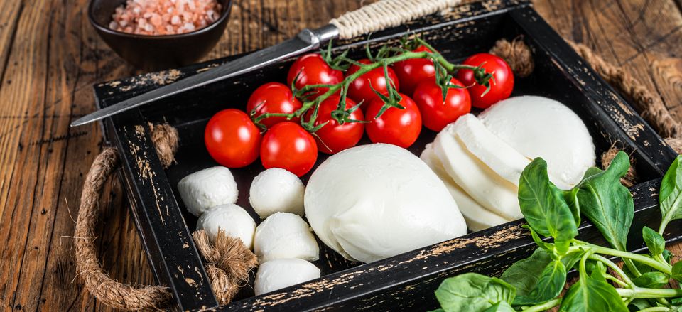  Freshly made mozzarella 