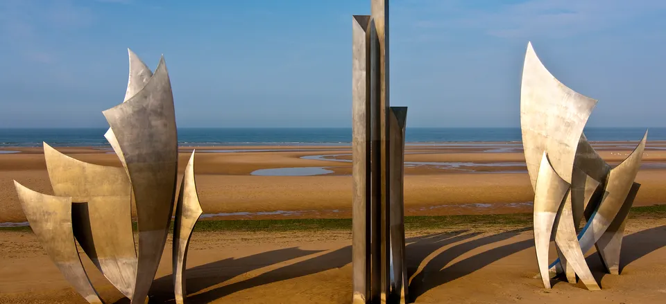  Memorial sculpture, Omaha Beach 