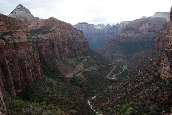 Crisscrossing roads at Overpass Point (Zion National Park) thumbnail