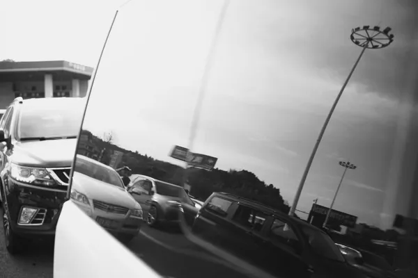 拘束的世界 thumbnail