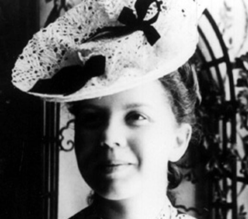 Courageous WWII Spy Jeannie Rousseau Has Died at 98