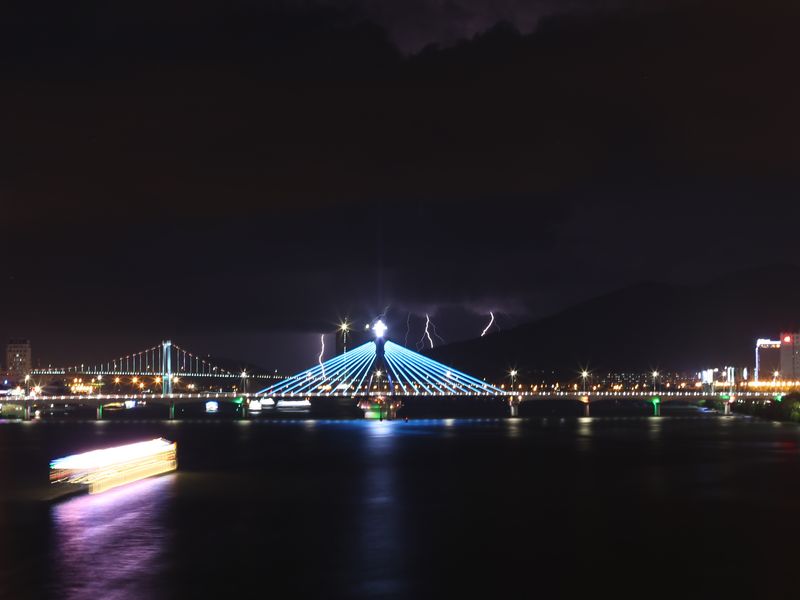 Thunderbolt on Han river bridge Smithsonian Photo Contest