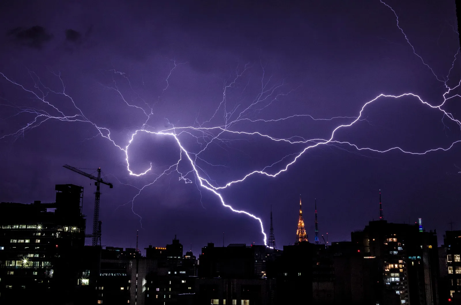 Record-Breaking Lightning Bolts Spark Excitement | Smart News| Smithsonian  Magazine
