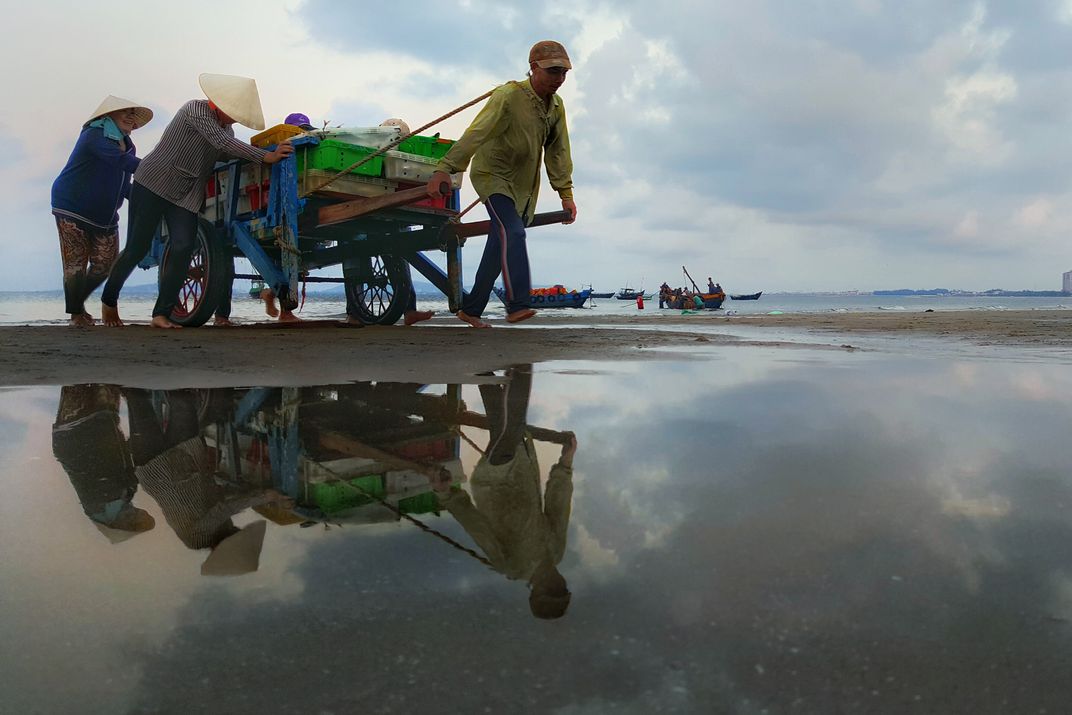 Transporting Fish | Smithsonian Photo Contest | Smithsonian Magazine