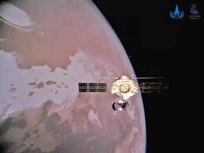 A close-up shows Tianwen-1&#39;s gold body, a solar array that&nbsp;powers the craft, and various antennas&nbsp;in full with Mars as its backdrop.