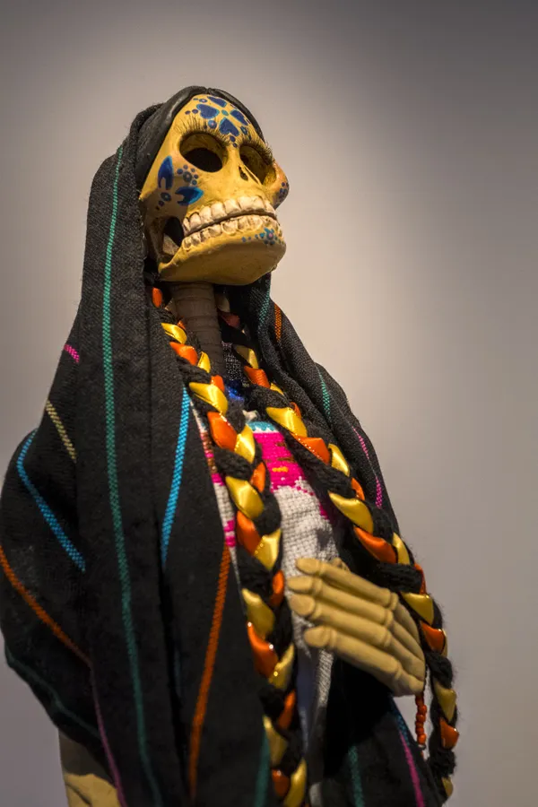 Offerings of Remembrance Altar de Muertos Madrid thumbnail