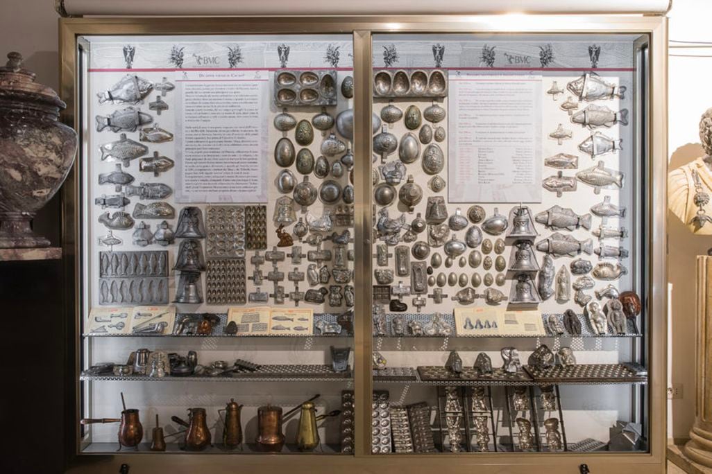 View of display case at Garum, Biblioteca e Museo della Cucina