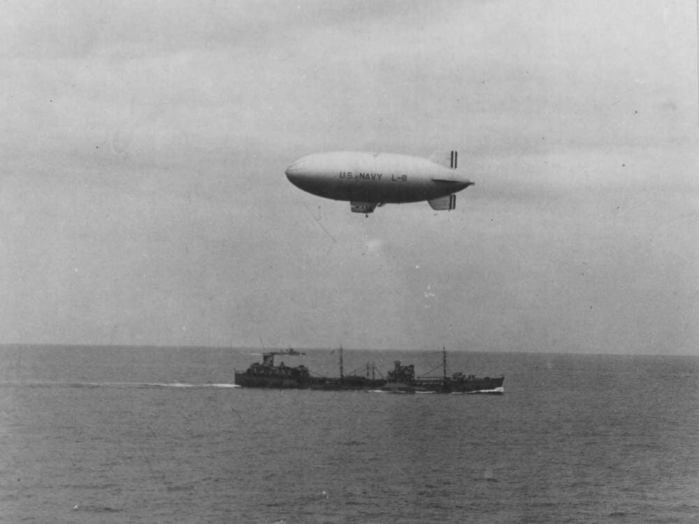 US Navy blimp L-8 in flight to drop off supplies to the Doolittle Raiders off the coast of California. (U.S. National Archives and Records Administration)