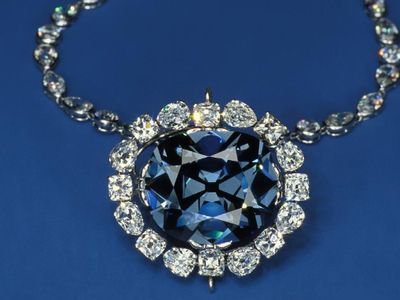 Smithsonian Associates Streaming presents surprising stories behind the jewels in the Smithsonian National Gem Collection. (Hope Diamond, Chip Clark)