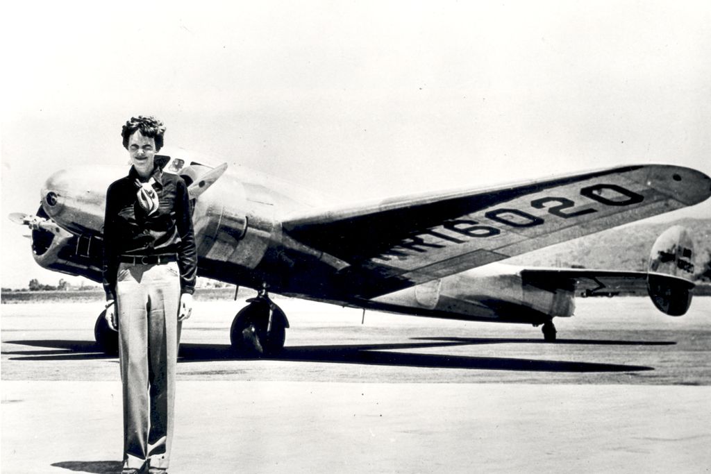 Amelia_Earhart_-_GPN-2002-000211.jpg