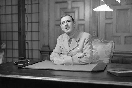 Charles de Gaulle talking to reporters in 1945