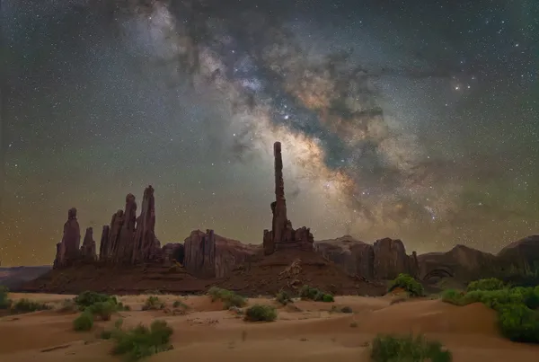 Totem Pole Milky Way thumbnail