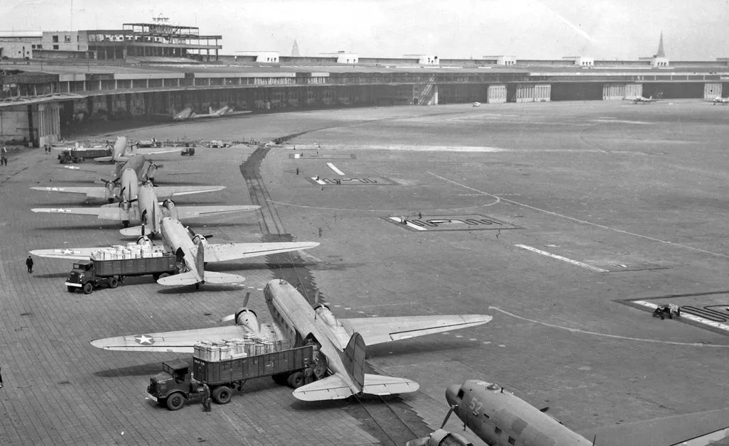 Tempelhof airlift -opener.jpg