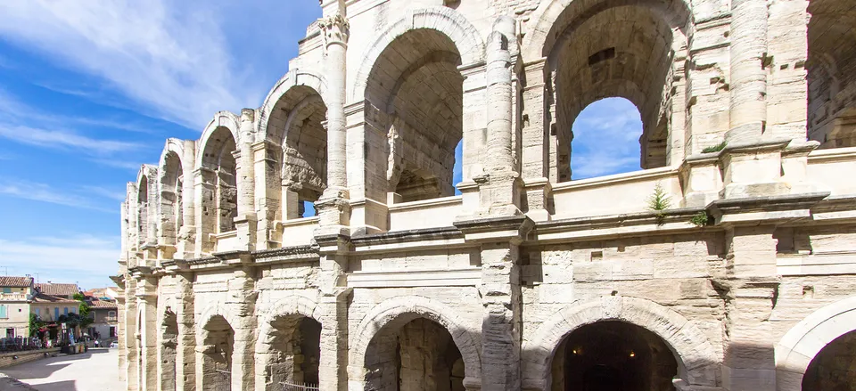  The Roman amphitheater in Arles 