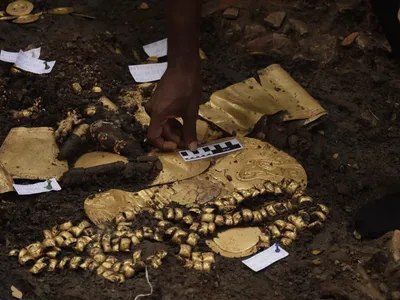 Researchers uncovered an over 1,200-year-old tomb filled with ceramic and gold artifacts at El Ca&ntilde;o Archaeological Park in Panama.