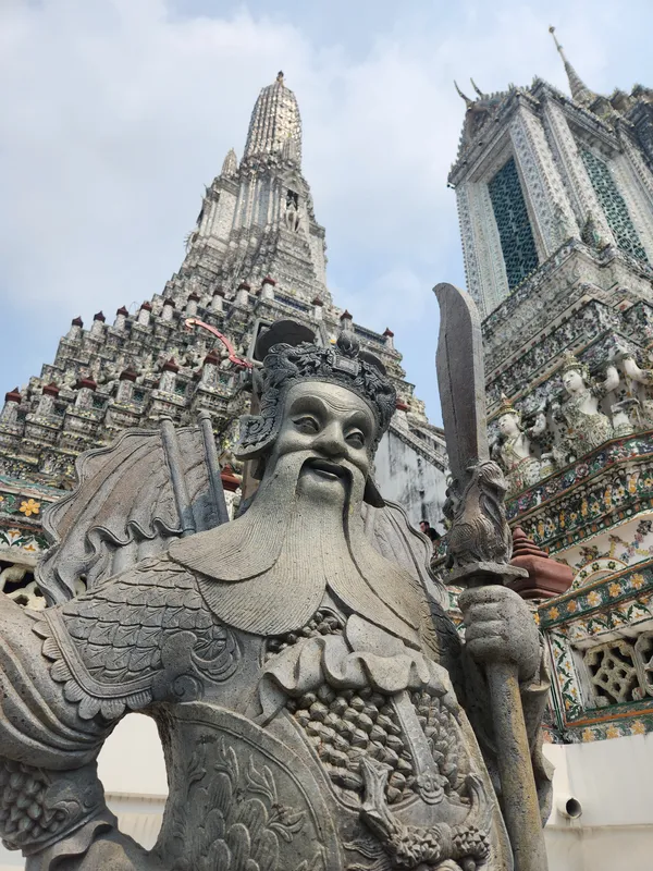 A statue stands guard at Wat Arun thumbnail