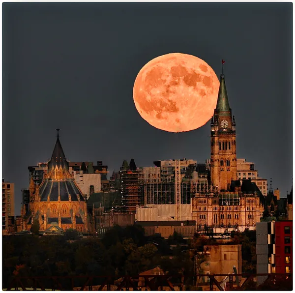 Hunter’s Super Moon Ottawa thumbnail