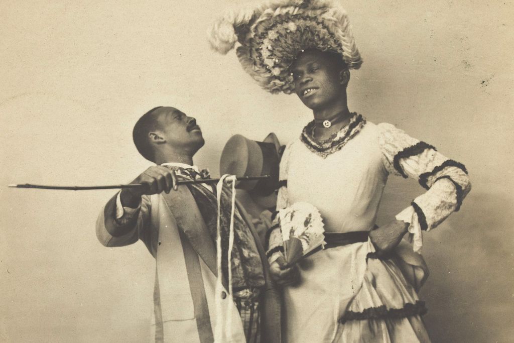 1903 postcard of two Black actors, one of whom is dressed in drag, performing a cakewalk in Paris