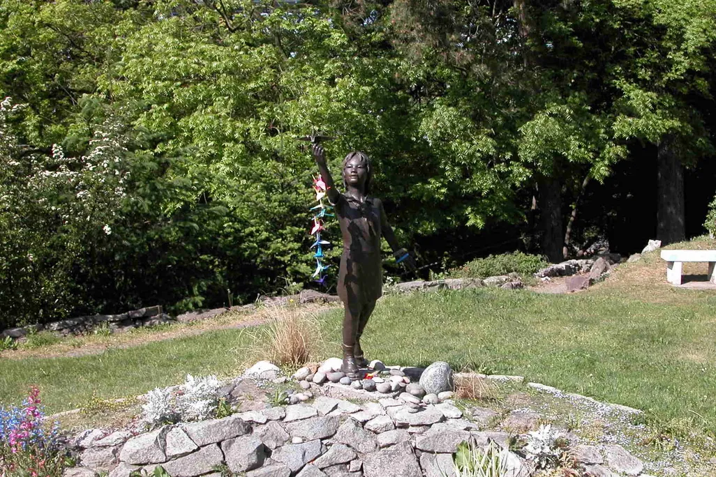 statue