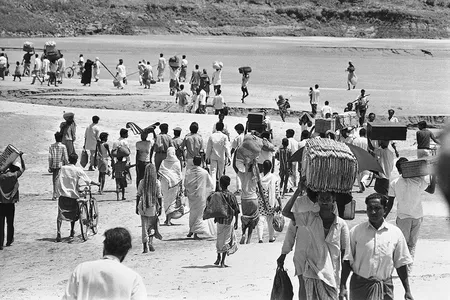 Refugees stream across the River Ganges Delta at Kushtia, fleeing the violence in East Pakistan during the ongoing West Pakistani military campaign called Operation Searchlight. (AP Photo/Michel Laurent) 