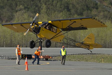 Lift off! A judge signals when Frank Knapp’s experimental L’il Cub leaves the runway.