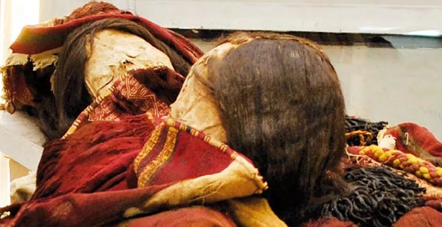 chileanmummiesreddresses.jpg
