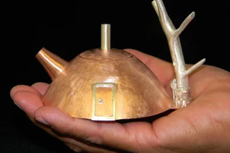 Amelia Joe-Chandler, Hogan Teapot, 2013. Hammered copper and cast silver. 7.5 x 11 x 9cm. National Museum of the American Indian, 26/9781.