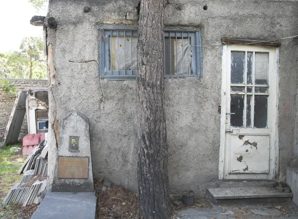 The last house. thumbnail