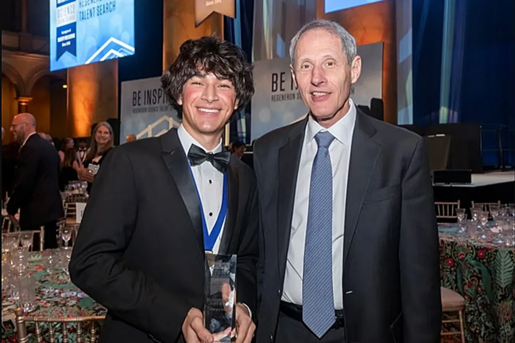 Matteo Paz with his prize standing next to Caltech President Thomas F. Rosenbaum.