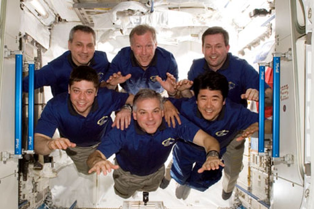 six-crew-flash.jpg