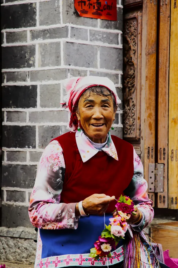 White ethnic minority old woman making flower decorations thumbnail