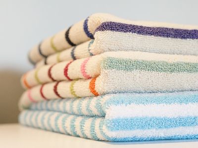 Could the same dryer sheets that keep your towels fresh and static free also repel bugs? 
